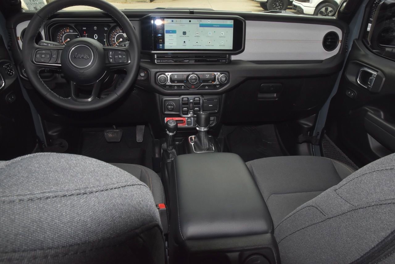 Used 2025 Jeep Gladiator Willys image 16