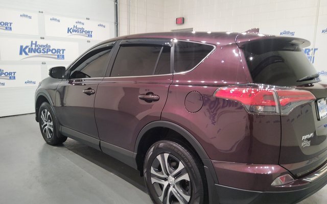 Used 2018 Toyota RAV4 LE image 5