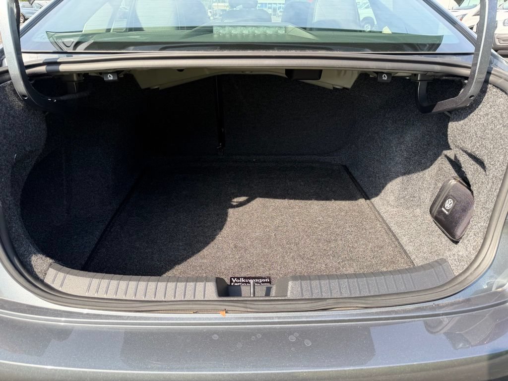 Used 2022 Volkswagen Jetta SE FWD image 36