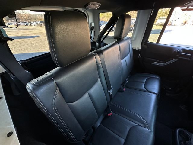 Used 2016 Jeep Wrangler Unlimited Rubicon image 32