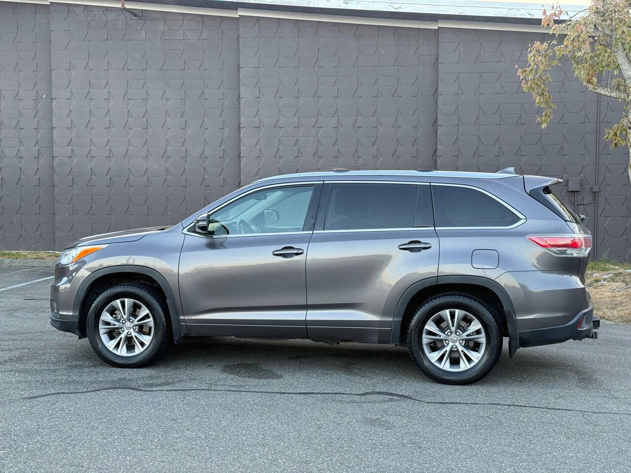Used 2014 Toyota Highlander XLE AWD/4WD image 36