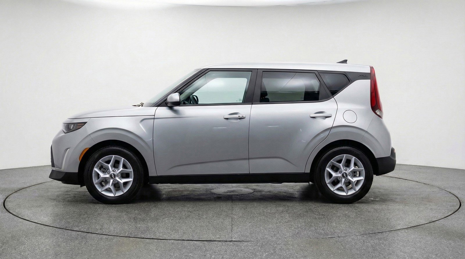 Used 2025 Kia Soul LX w/ LX Technology Package FWD image 5