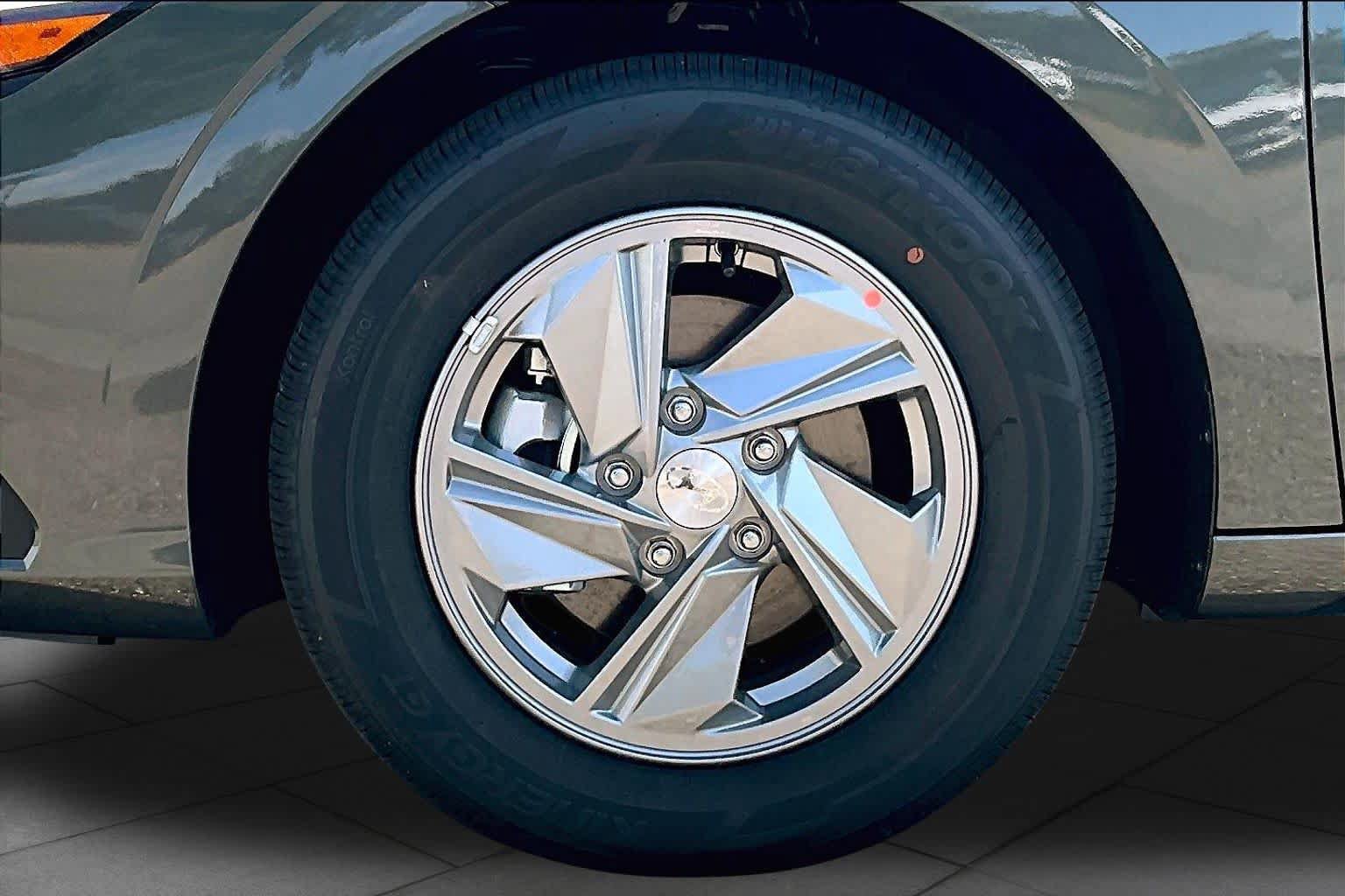 New 2026 Hyundai Elantra SE FWD image 9