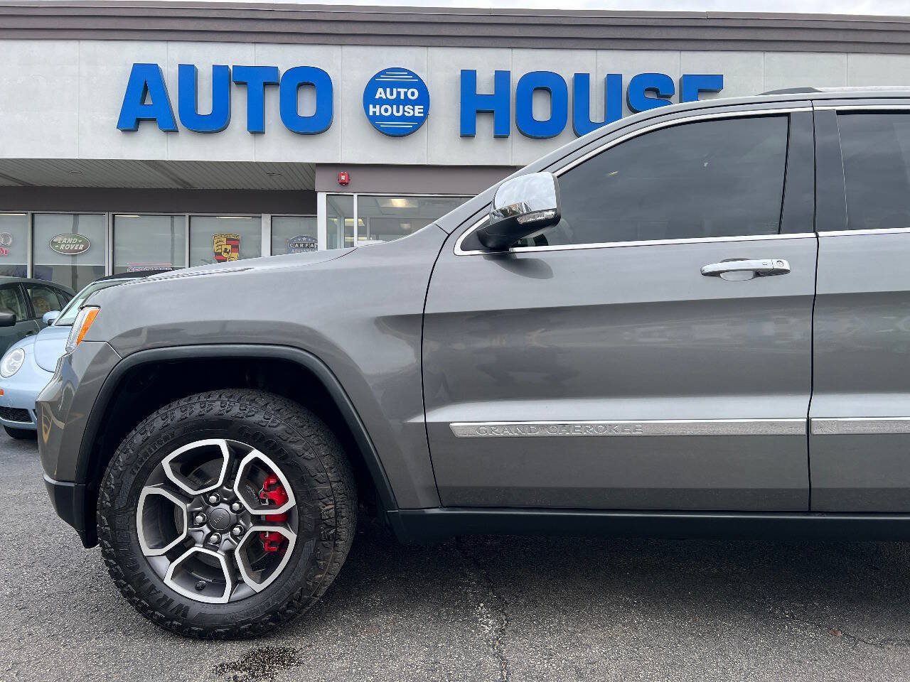 Used 2011 Jeep Grand Cherokee Overland Summit AWD/4WD image 40