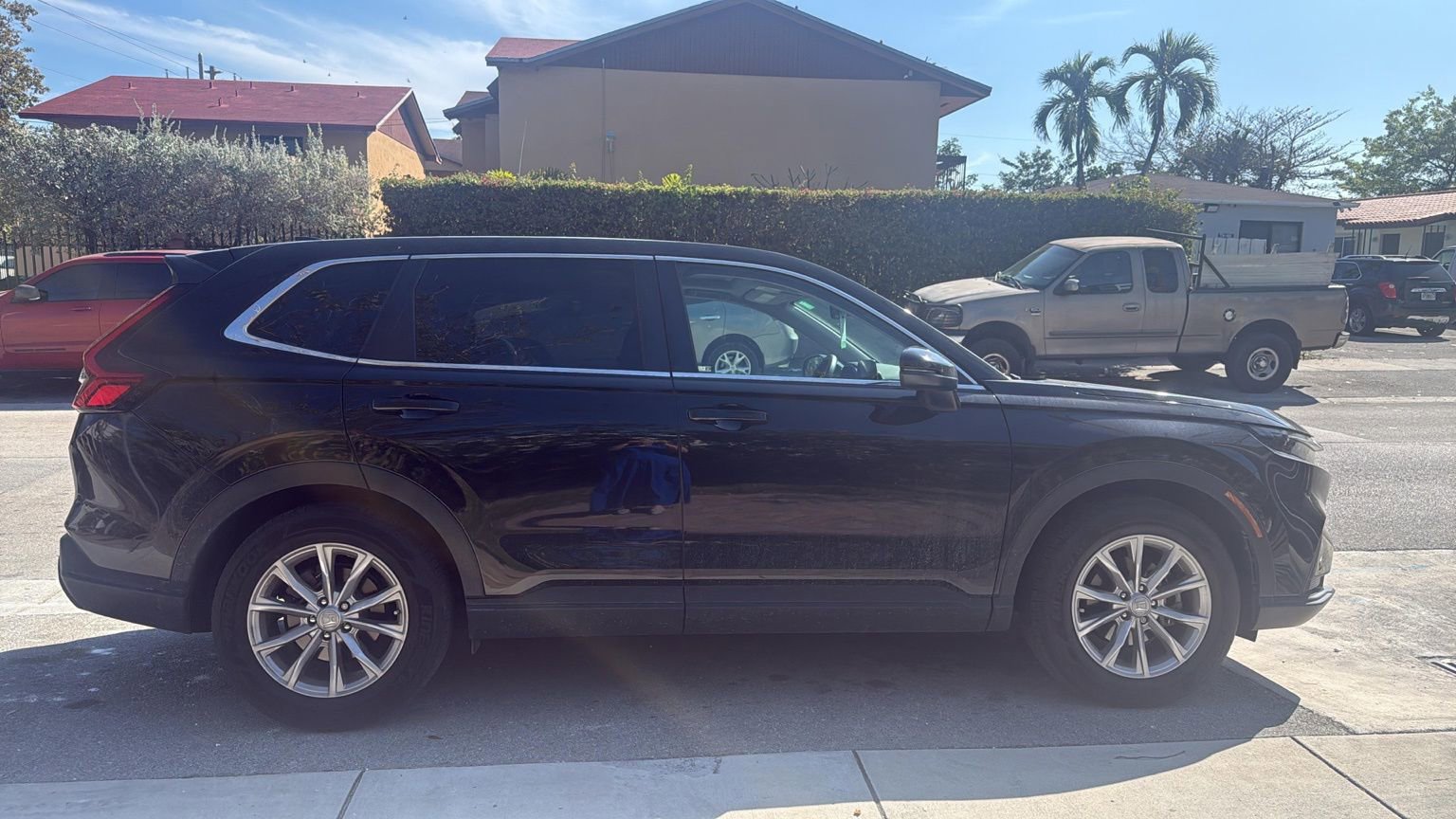 Used 2023 Honda CR-V EX image 2