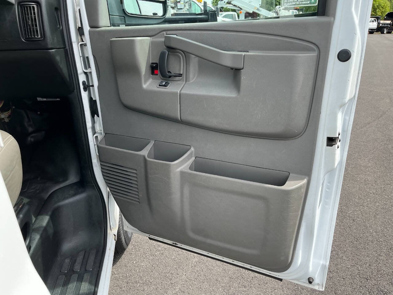 Used 2017 Chevrolet Express 2500 RWD image 20