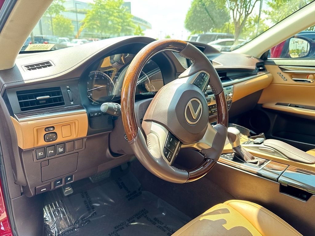 Used 2017 Lexus ES 350 w/ Ultra Luxury Package FWD image 20