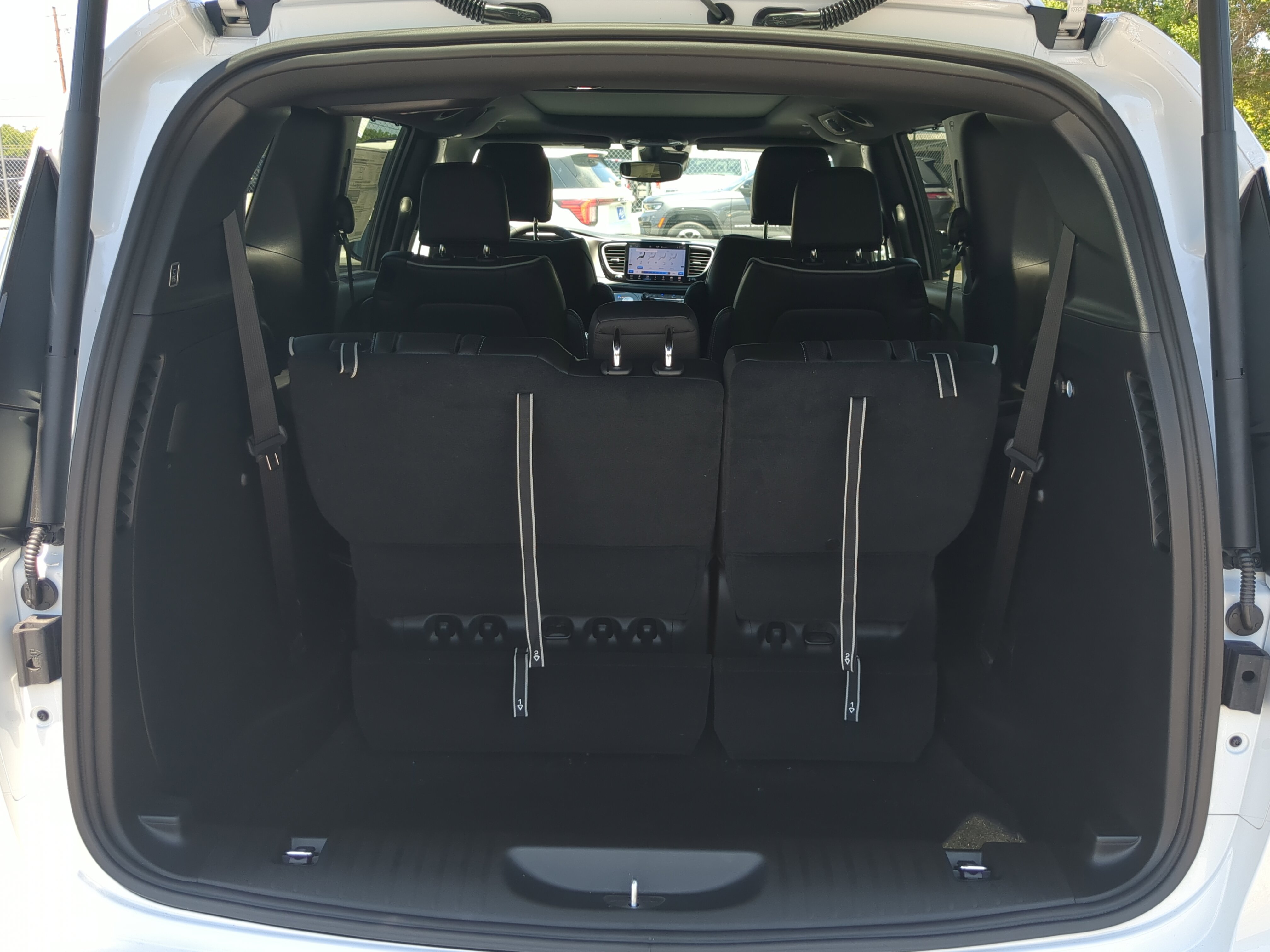 New 2027 Chrysler Pacifica Limited FWD image 11