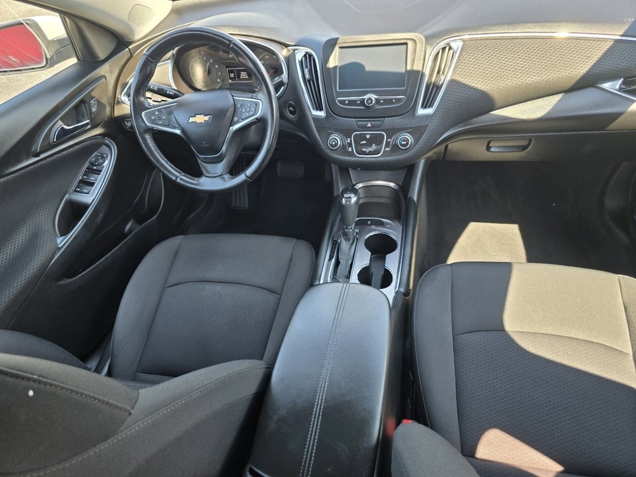 Used 2018 Chevrolet Malibu LT w/ Sport Package FWD image 19