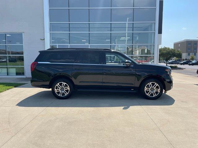 Used 2025 Ford Expedition Max Active AWD/4WD image 4