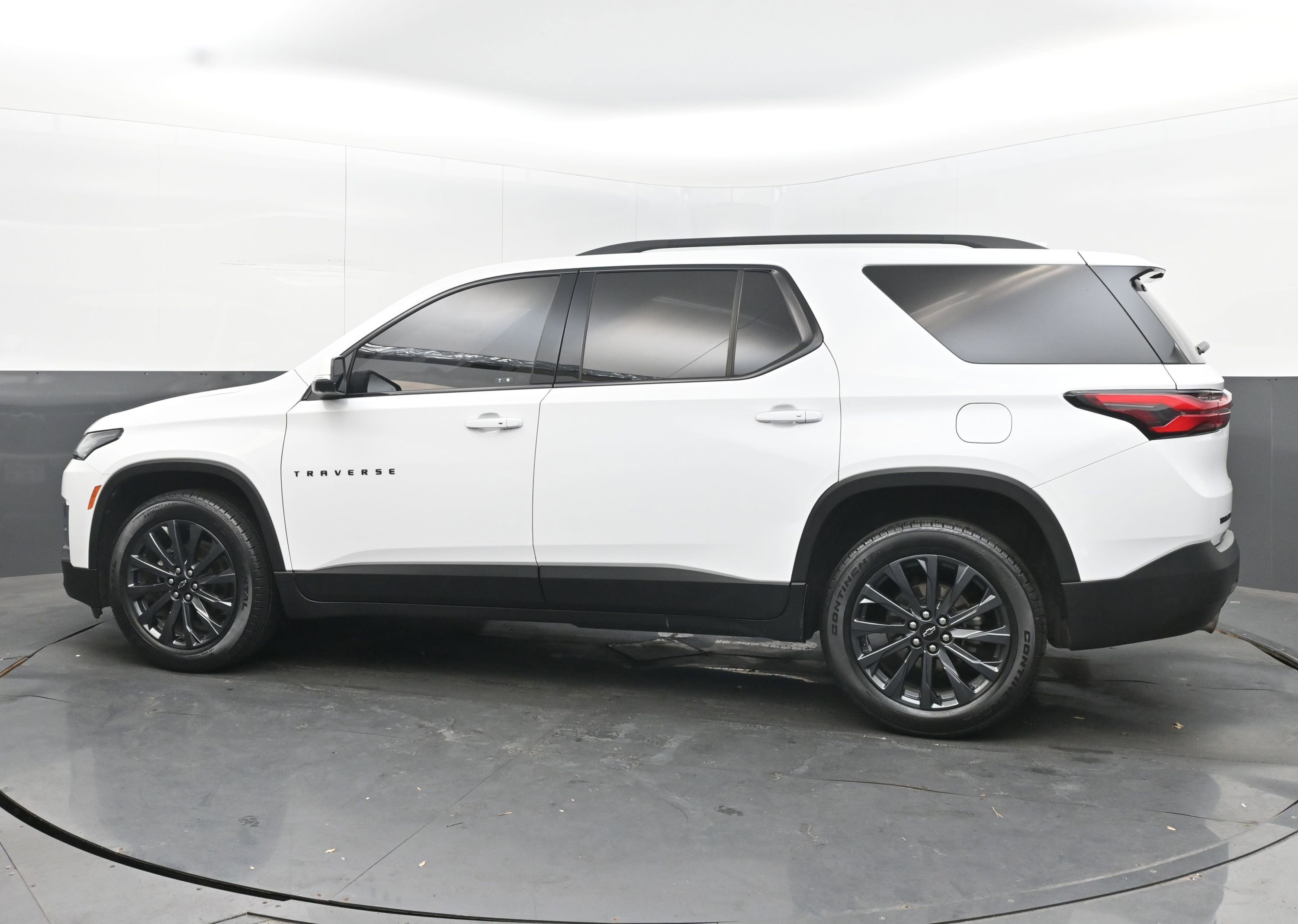 Used 2023 Chevrolet Traverse RS image 7