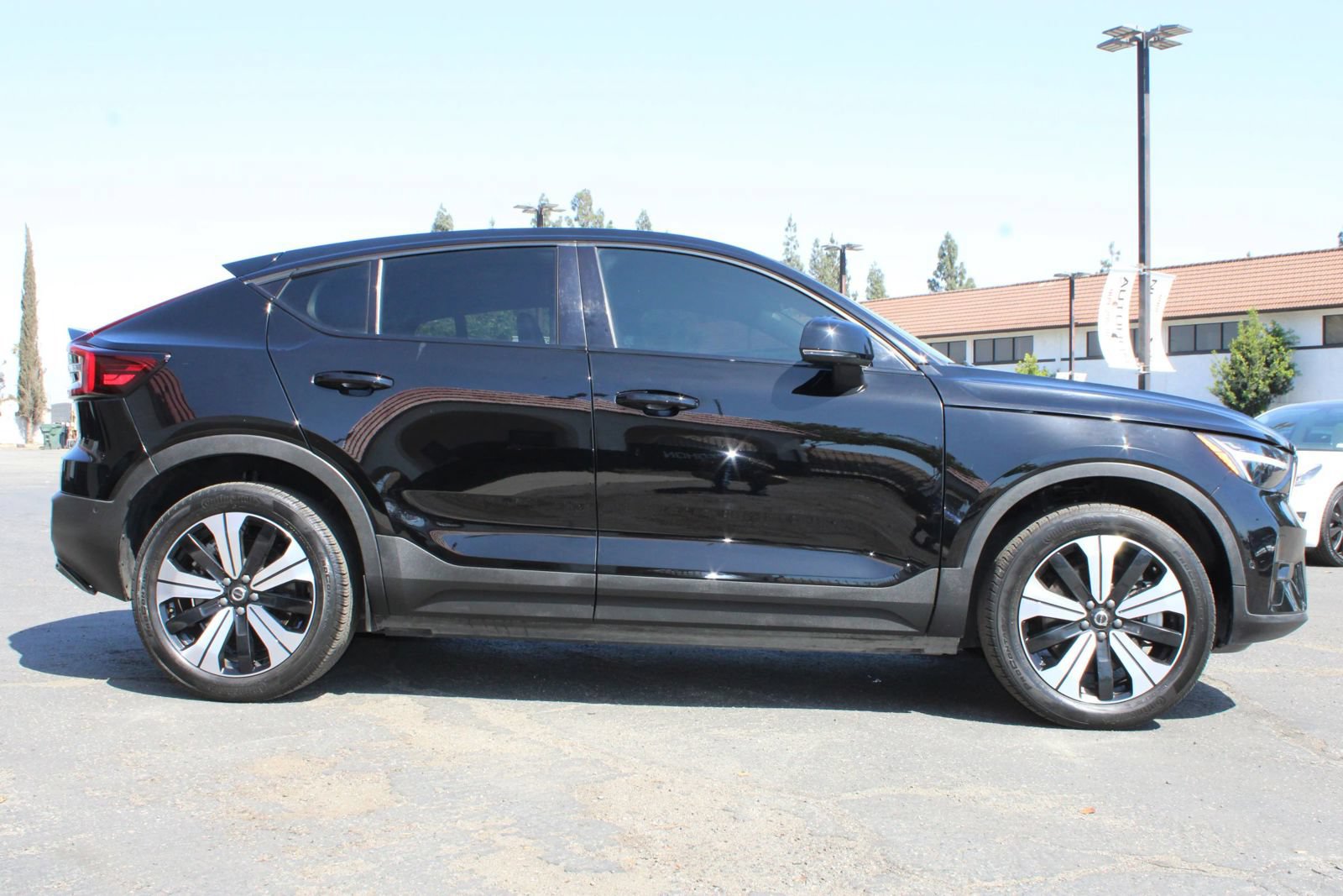 Used 2023 Volvo C40 P8 Recharge Plus w/ Protection Package Premier AWD/4WD image 40