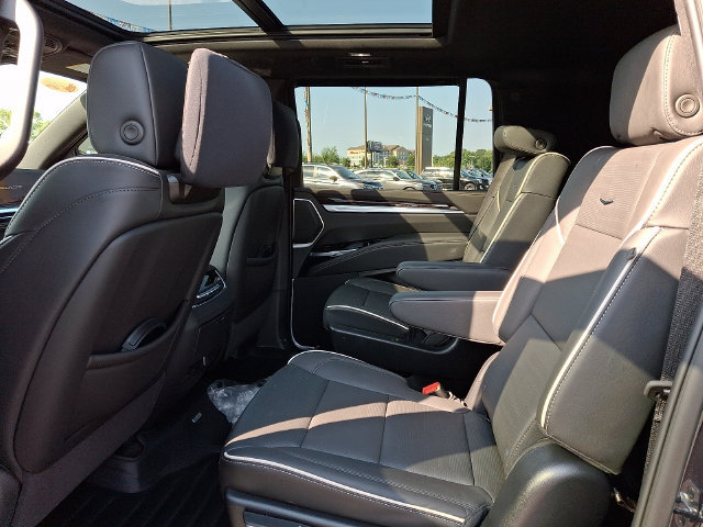 Used 2025 Cadillac Escalade ESV Premium Luxury w/ Touring Package AWD/4WD image 10