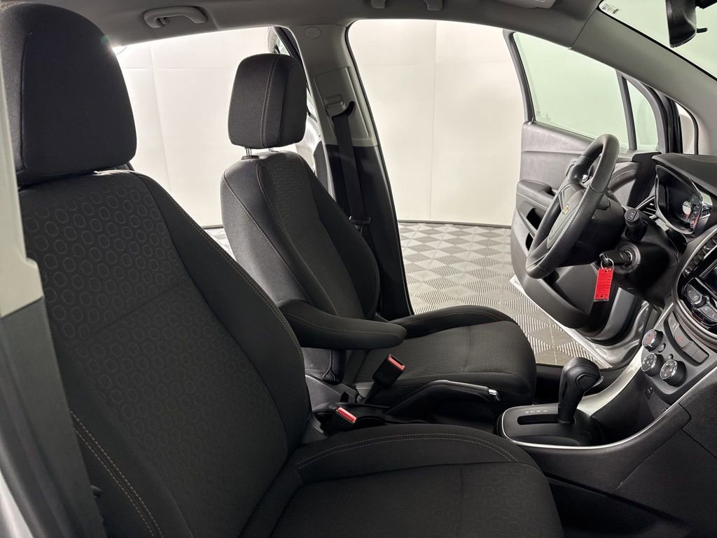 Used 2018 Chevrolet Trax LS image 32