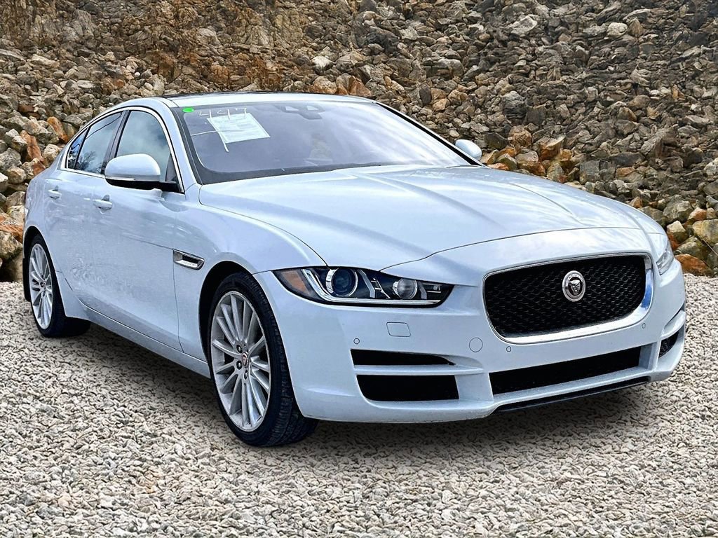 Used 2017 Jaguar XE First Edition image 9