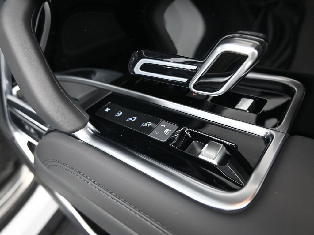 New 2025 Land Rover Range Rover SE AWD/4WD image 14