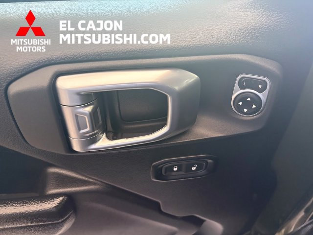 Used 2023 Jeep Wrangler Unlimited w/ Sun & Screen Package AWD/4WD image 10