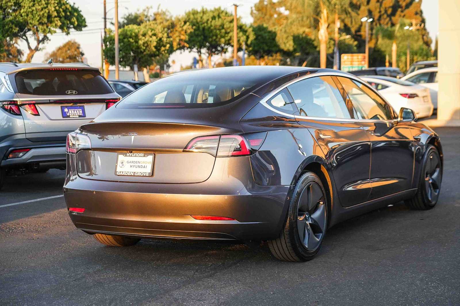 Used 2018 Tesla Model 3 Long Range RWD image 6