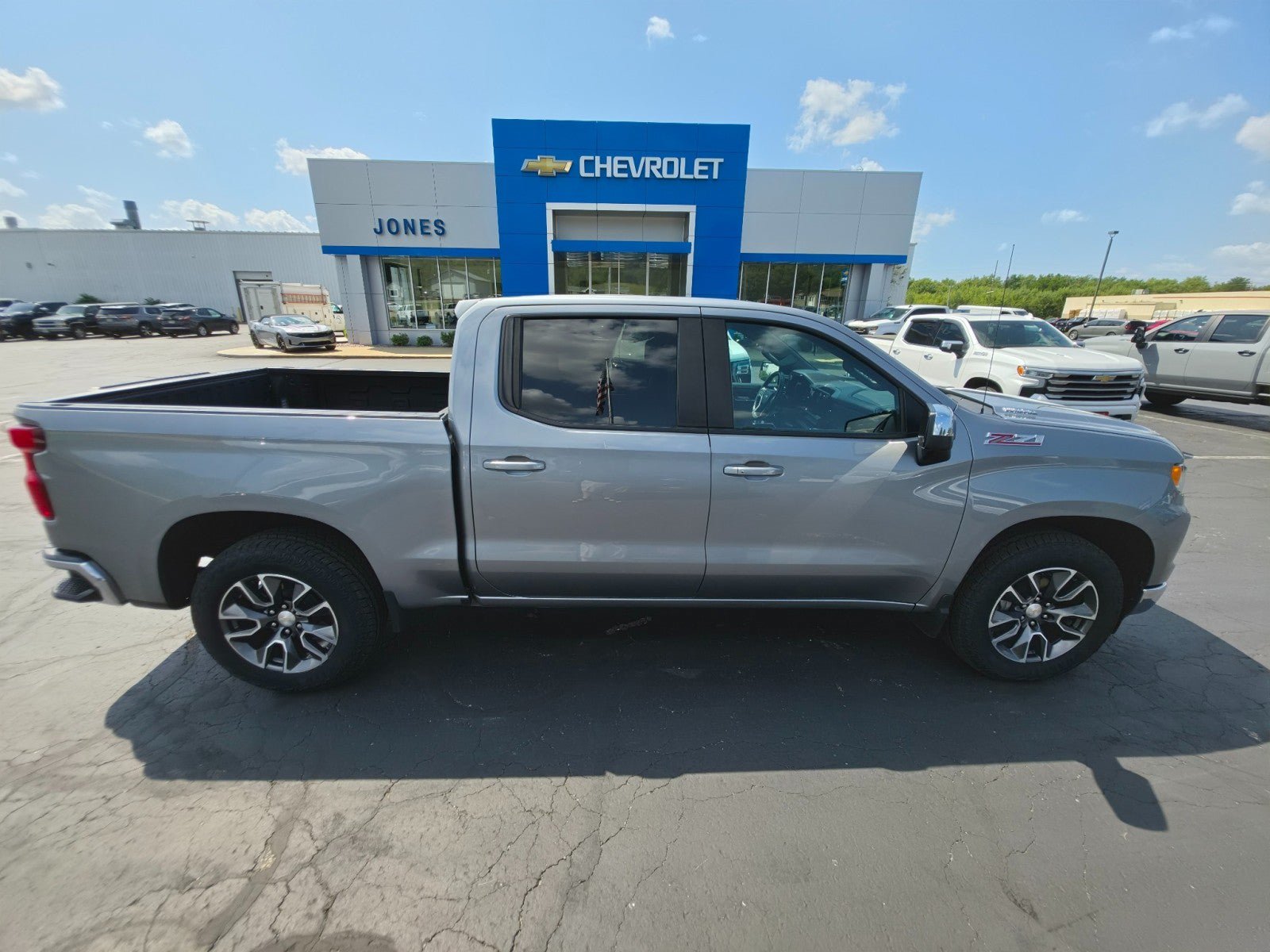 Used 2023 Chevrolet Silverado 1500 LT AWD/4WD image 6