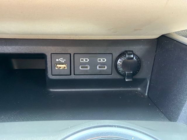 Used 2023 Toyota Highlander XLE AWD/4WD image 35