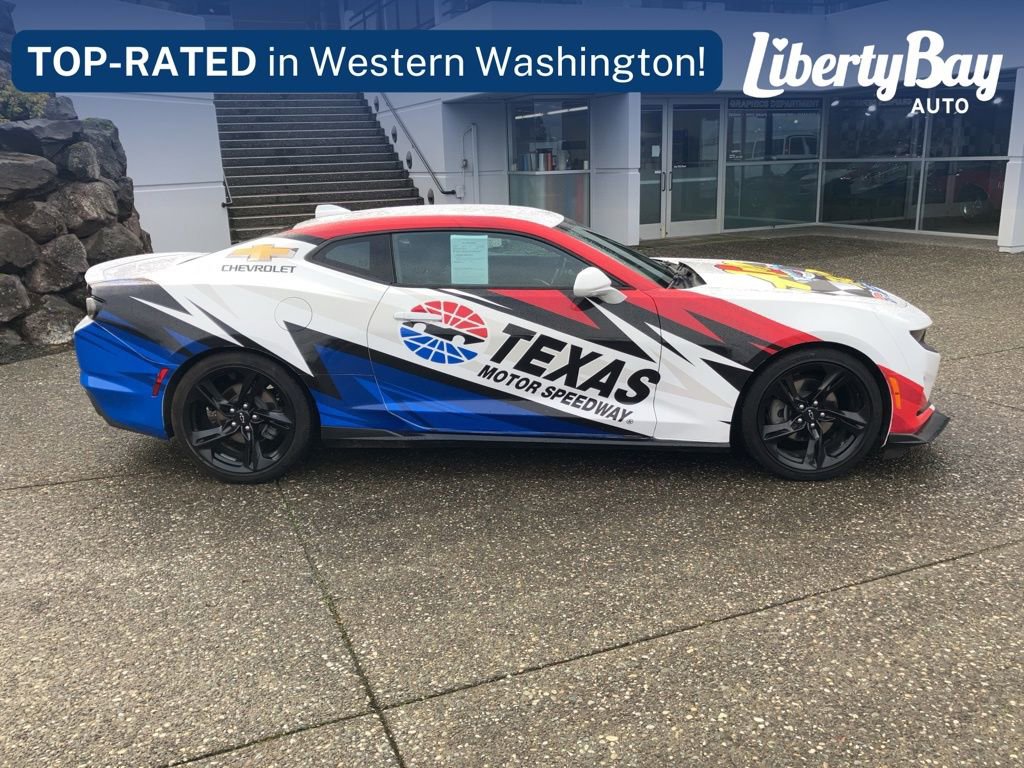Used 2022 Chevrolet Camaro LT RWD image 4