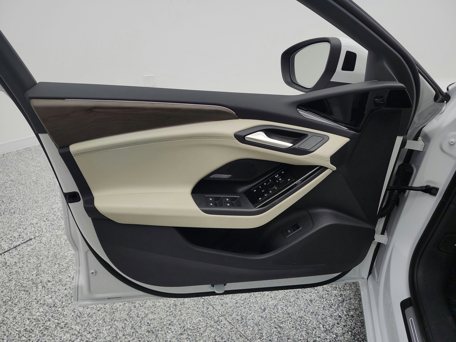 Used 2025 Audi A6 e-tron Prestige w/ Beige Warm Weather Package image 13