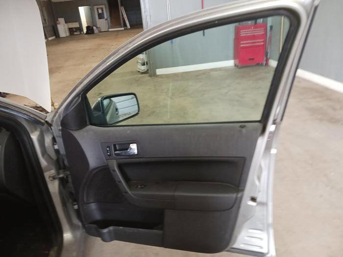 Used 2008 Ford Focus SES FWD image 30