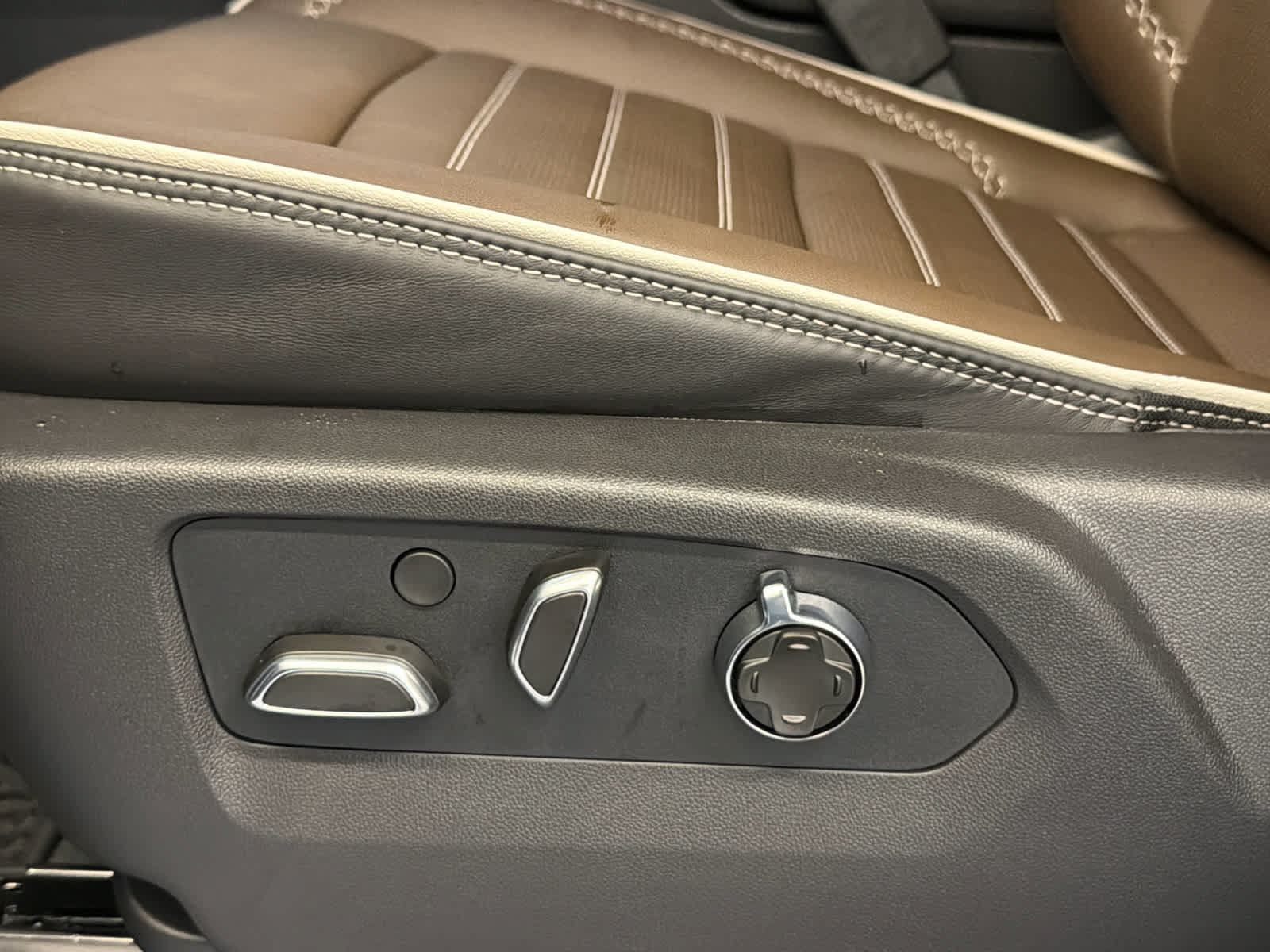 New 2026 GMC Yukon Denali Ultimate AWD/4WD image 18