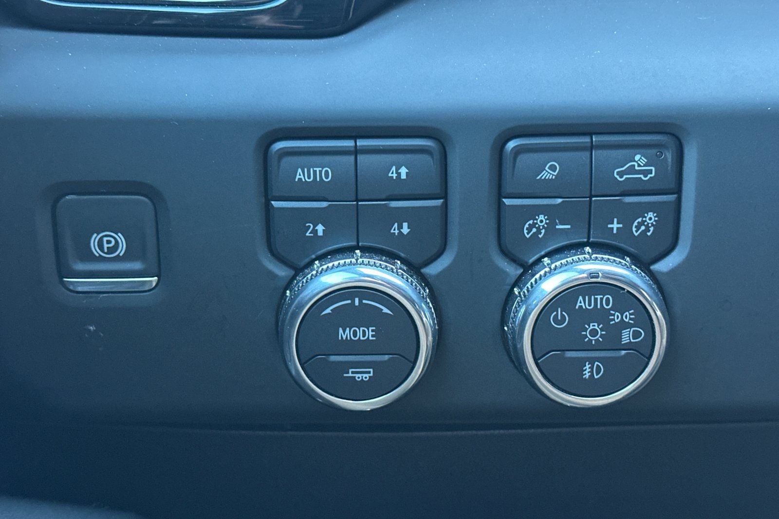 Used 2025 GMC Sierra 2500 AT4 w/ AT4 Premium Plus Package AWD/4WD image 59