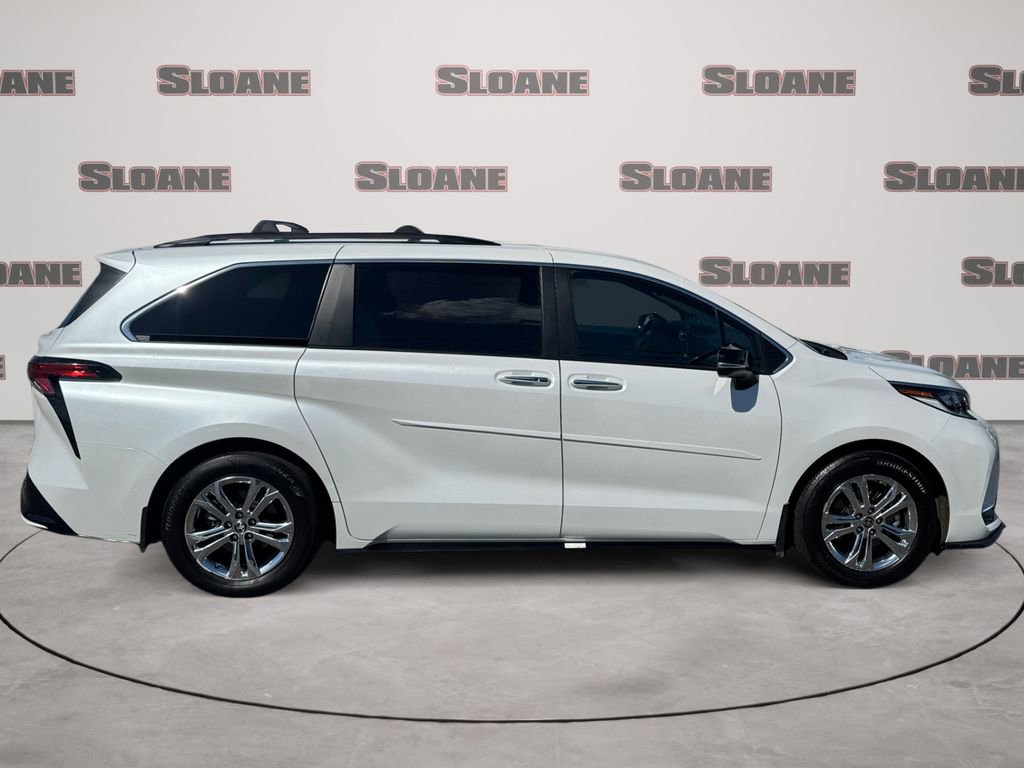 Used 2023 Toyota Sienna XSE AWD/4WD image 6