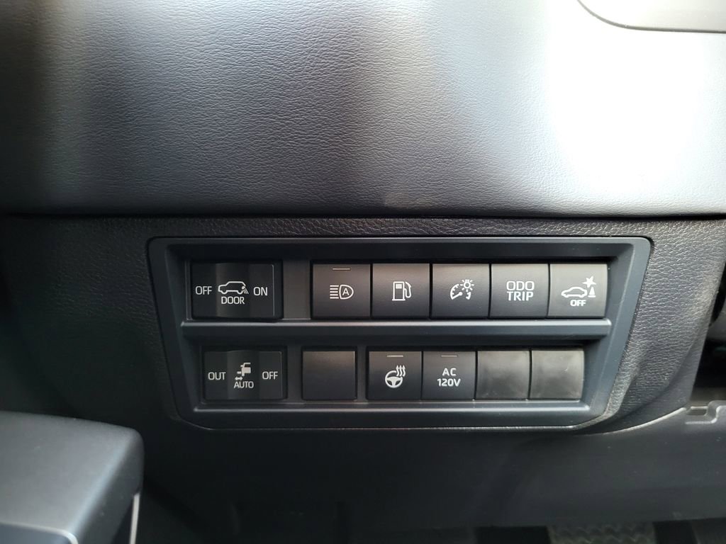 Used 2026 Toyota Sequoia Platinum AWD/4WD image 29