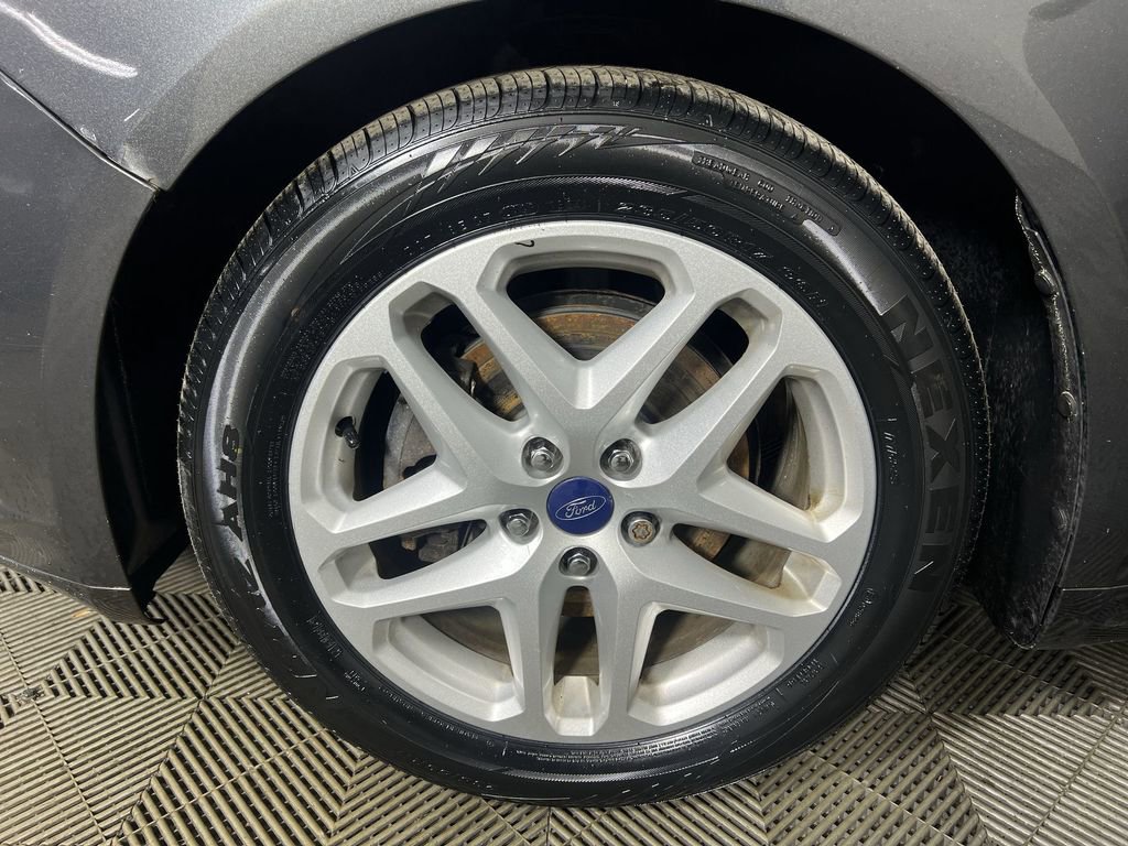 Used 2015 Ford Fusion SE image 29
