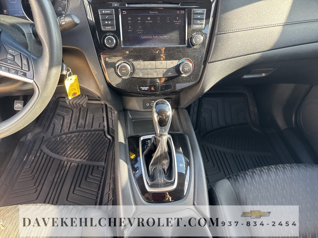 Used 2018 Nissan Rogue S image 16