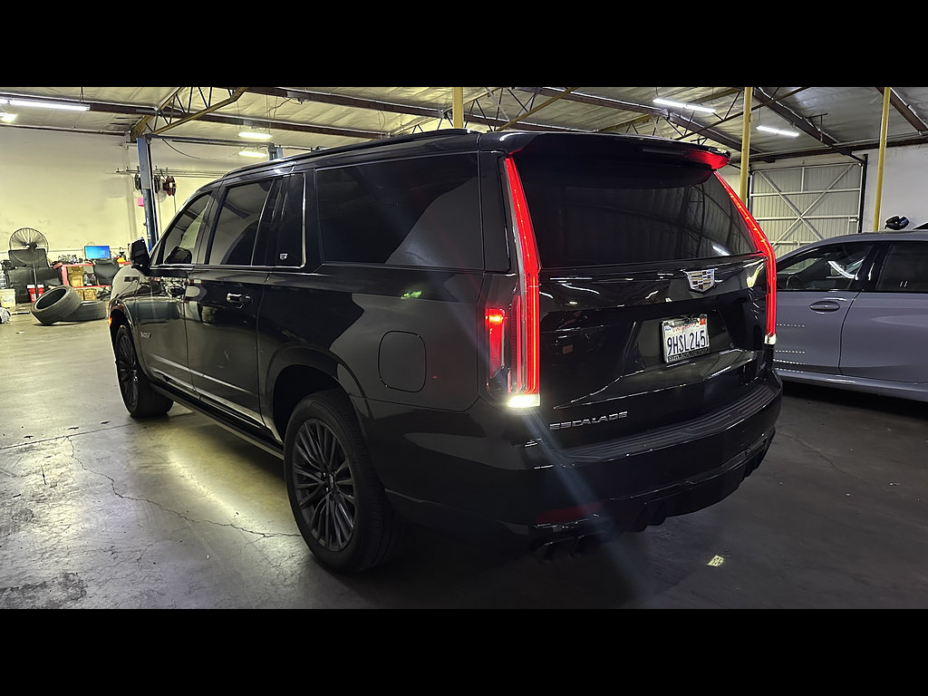 Used 2023 Cadillac Escalade ESV V w/ Heavy-Duty Trailer Package AWD/4WD image 4