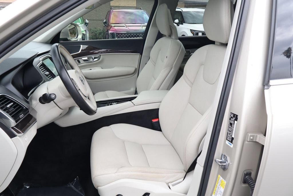 Used 2016 Volvo XC90 T6 Momentum w/ Momentum Plus Package AWD/4WD image 19