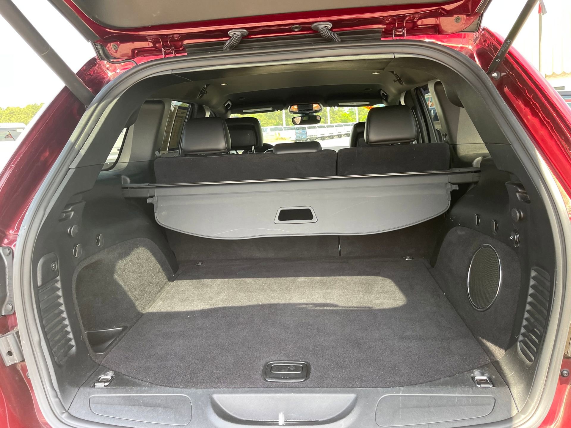 Used 2018 Jeep Grand Cherokee Altitude image 21