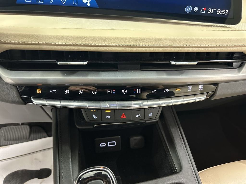 Used 2024 Cadillac XT4 Luxury w/ Cold Weather Package image 16