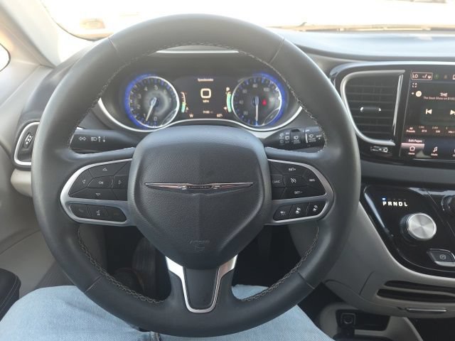 Used 2023 Chrysler Pacifica Touring-L FWD image 40