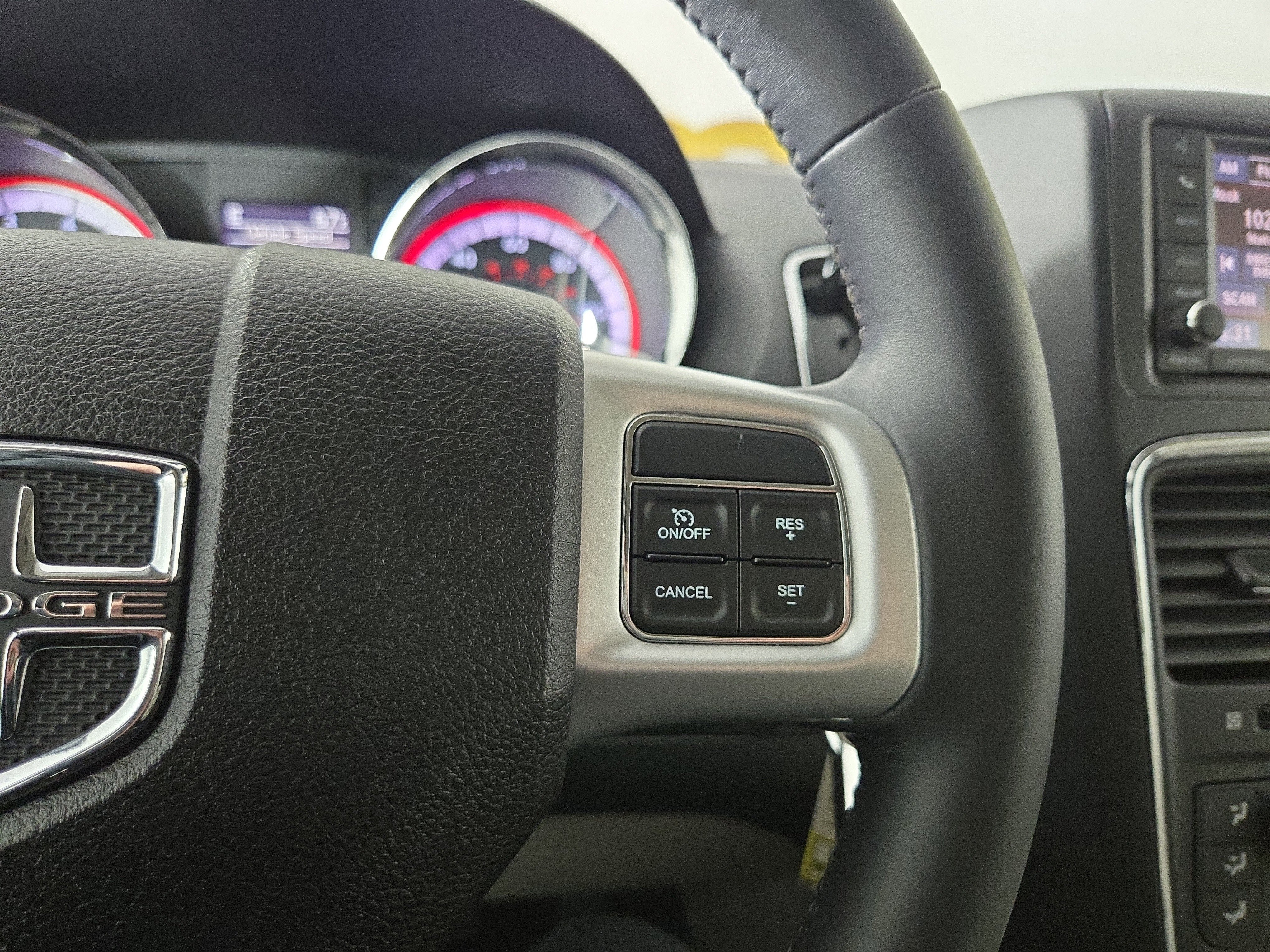 Used 2016 Dodge Grand Caravan SXT w/ UConnect Hands-Free Group image 17