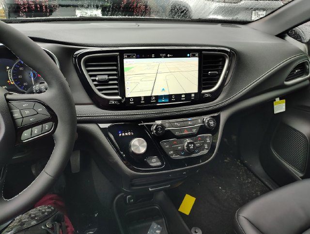 New 2026 Chrysler Pacifica Select AWD/4WD image 17