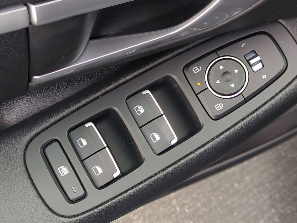 Used 2025 Hyundai Sonata SE FWD image 16