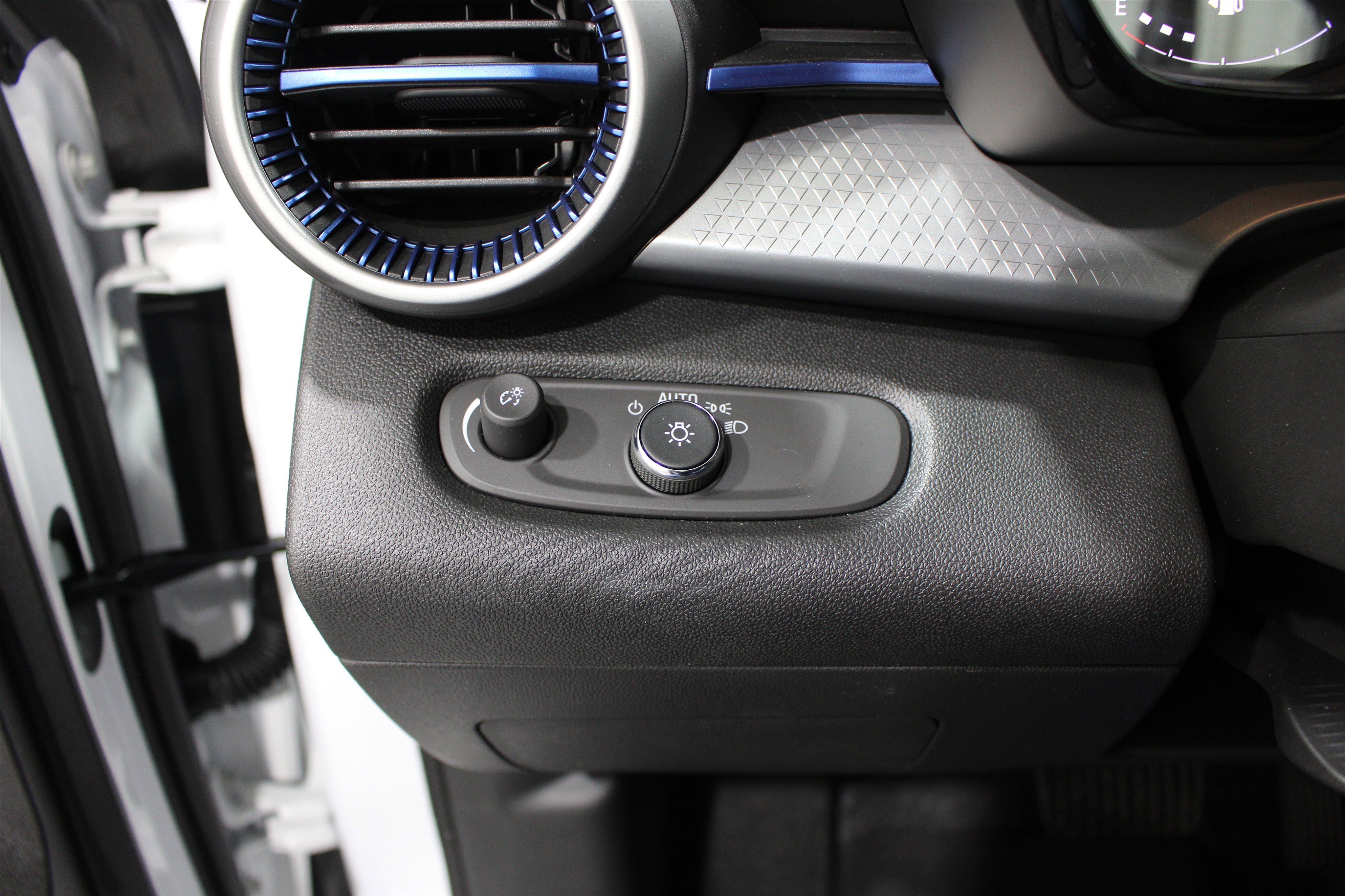 Used 2026 Chevrolet Trax LS FWD image 9