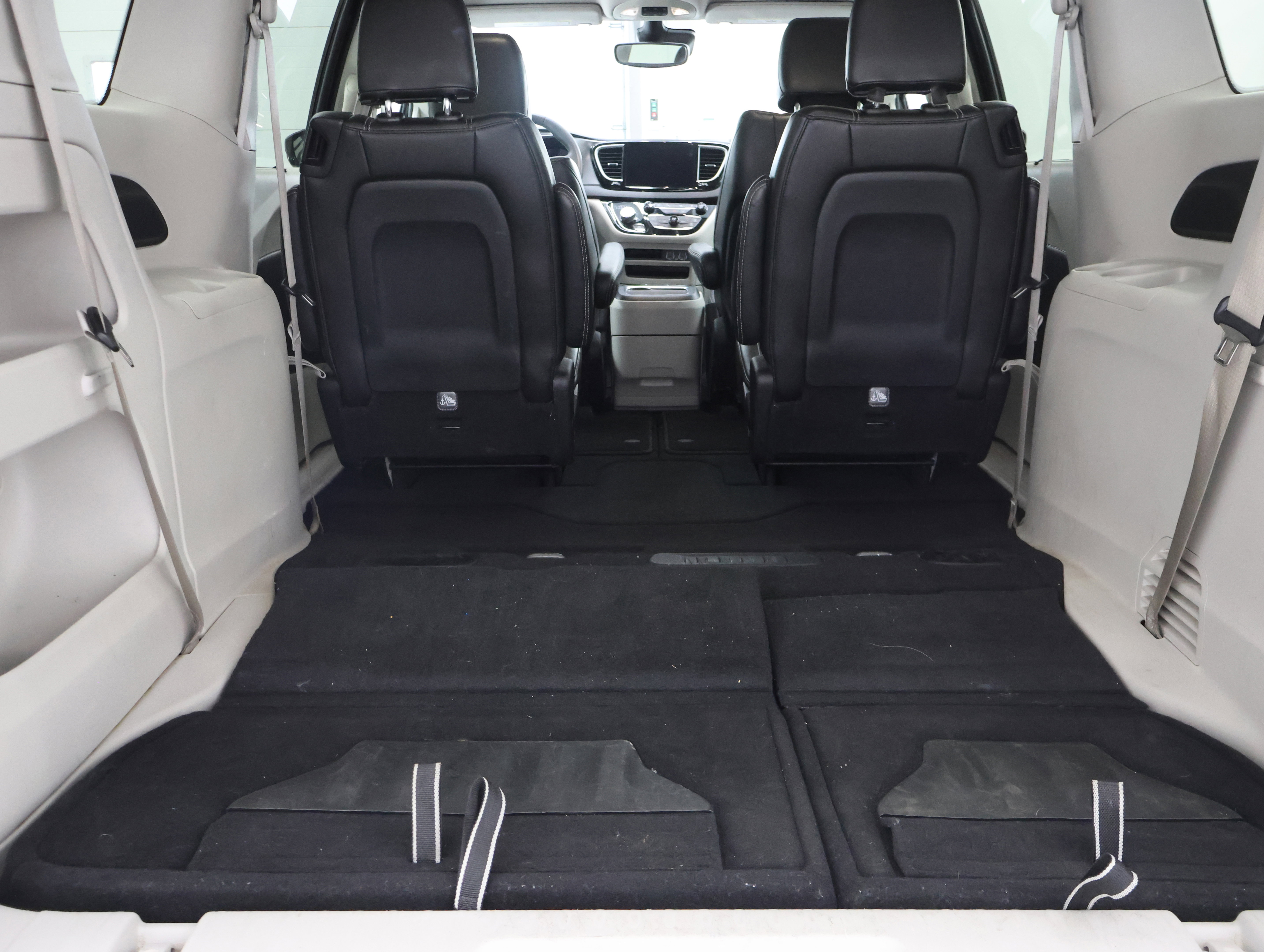 Used 2024 Chrysler Pacifica Touring-L FWD image 28