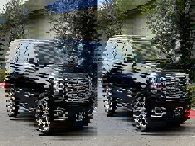 Used 2020 GMC Yukon Denali w/ Denali Premium Package image 4