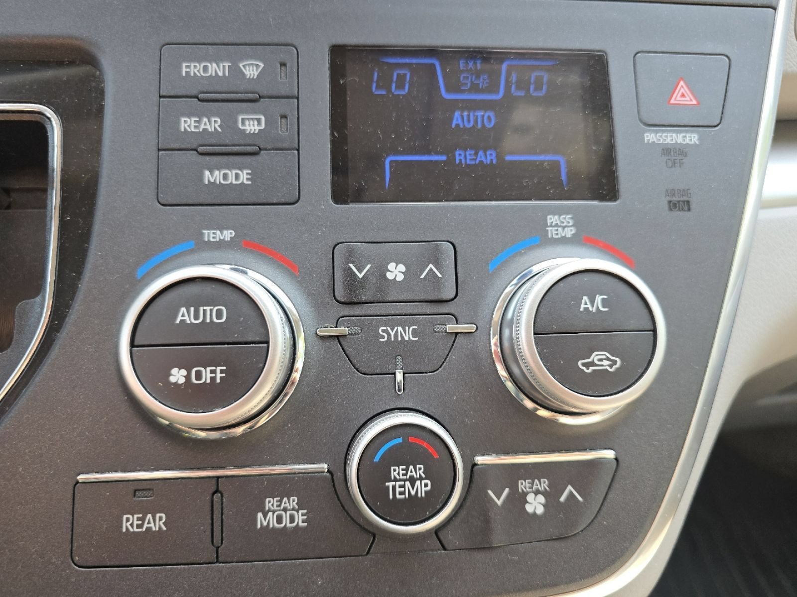 Used 2018 Toyota Sienna LE FWD image 31