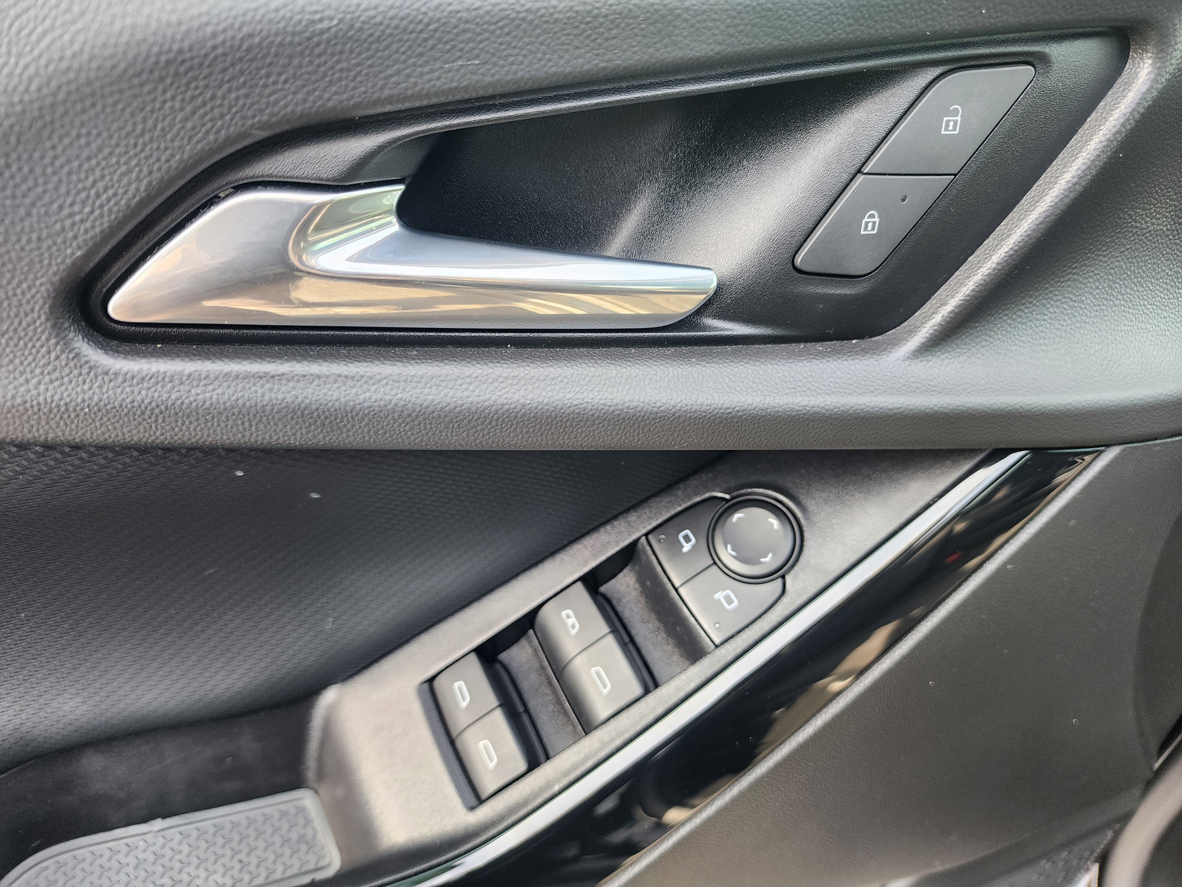 Used 2025 Chevrolet Equinox LT image 24