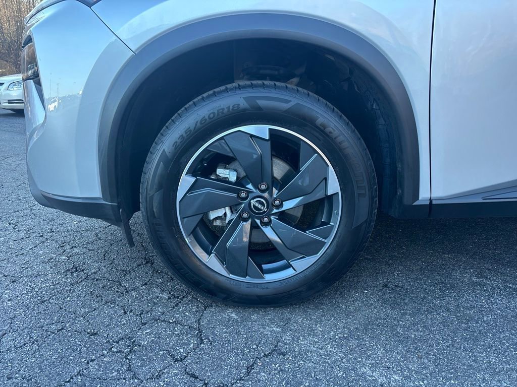 Used 2025 Nissan Rogue SV image 27