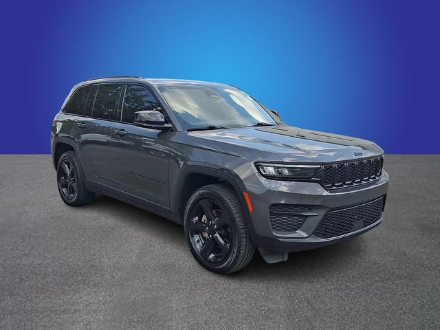 Used 2023 Jeep Grand Cherokee Altitude AWD/4WD image 3