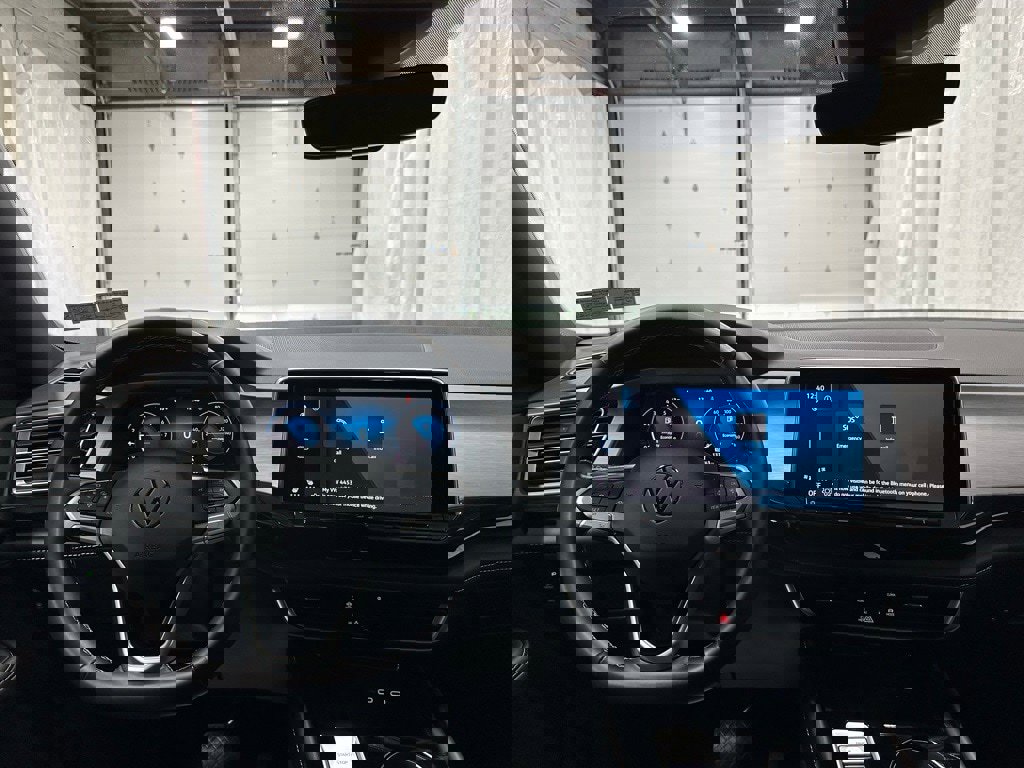 Used 2025 Volkswagen Atlas Cross Sport SE image 16