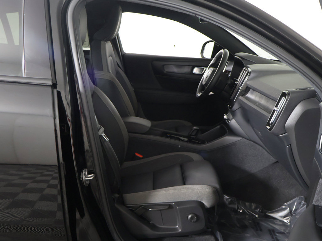 Used 2023 Volvo C40 Recharge Core AWD/4WD image 29